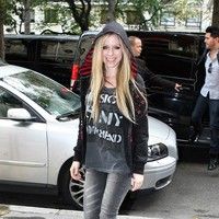 Avril Lavigne is all smiles as she leaves her Paris hotel photos | Picture 77878